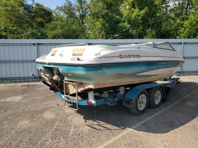 2000 Glastron Boat