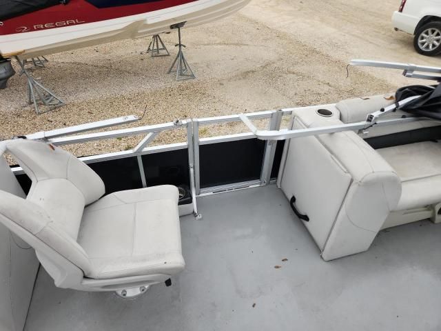 2022 Avalon Boat