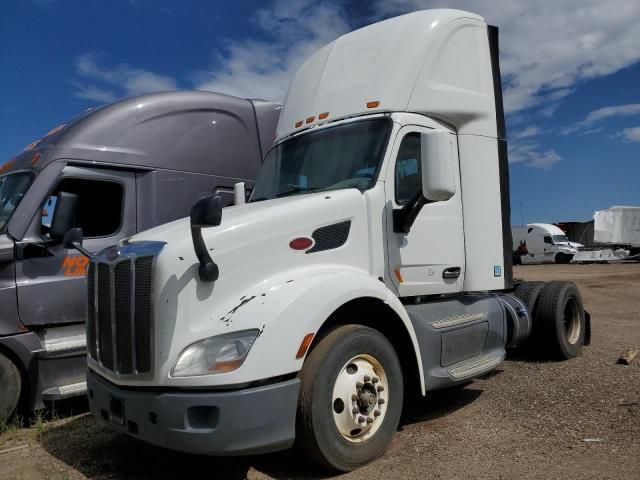 2015 Peterbilt 579 Semi Truck