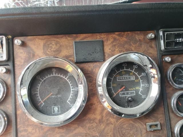 2000 Kenworth W900 Semi Truck
