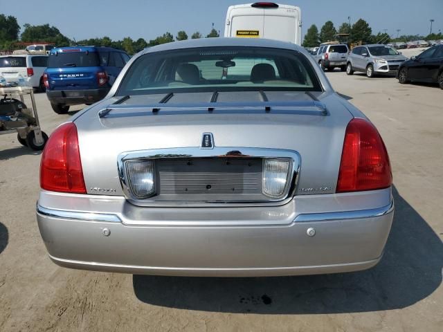 2003 Lincoln Town Car Signature