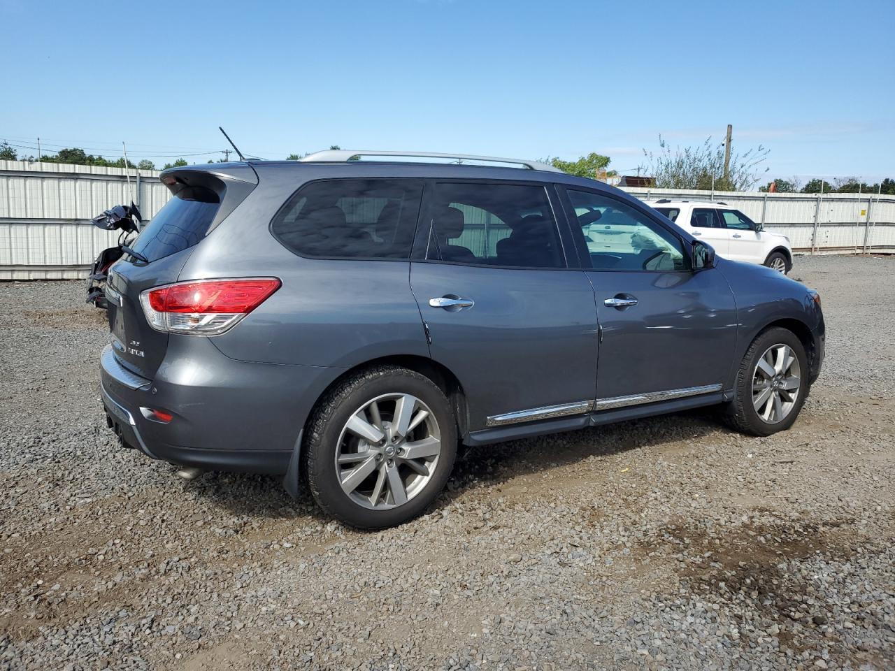 2016 Nissan Pathfinder s s