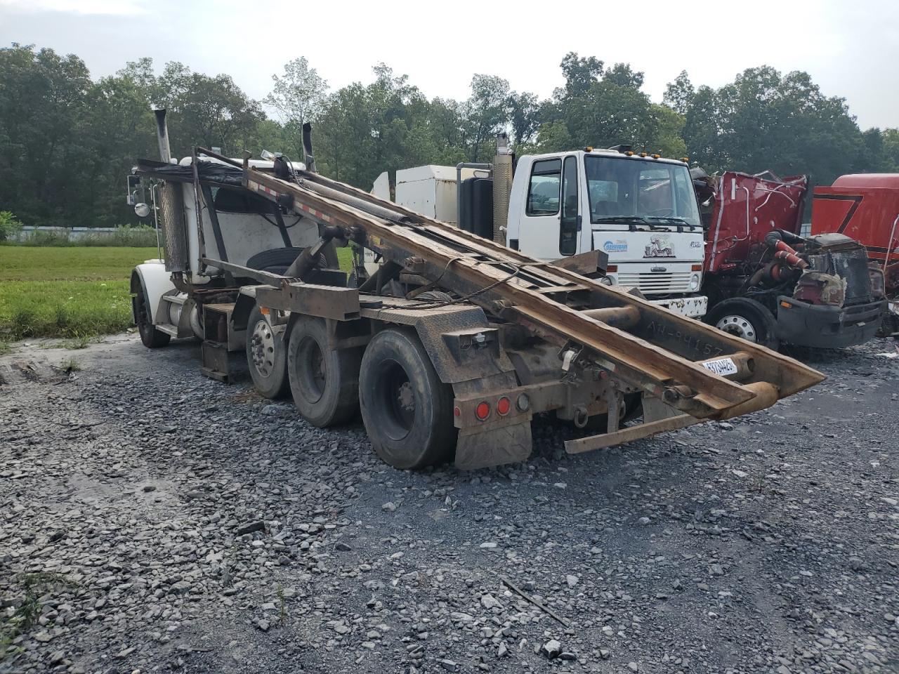 2006 Peterbilt Tractor 2006 Peterbilt 357 ROLL-OFF Container Truck