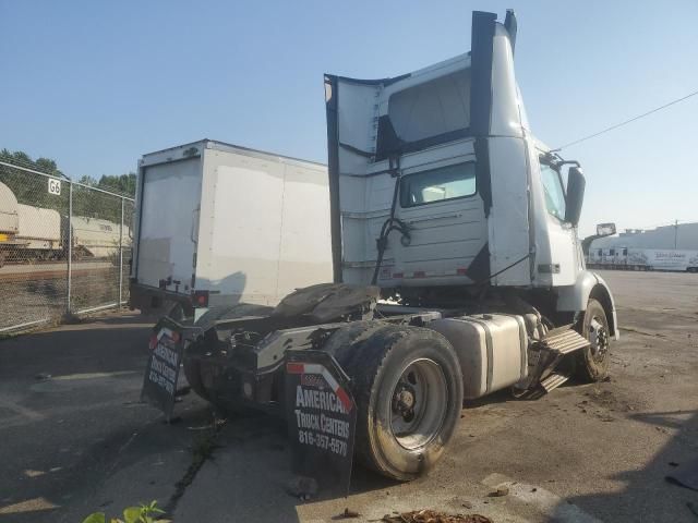 2022 Volvo VNR Semi Truck