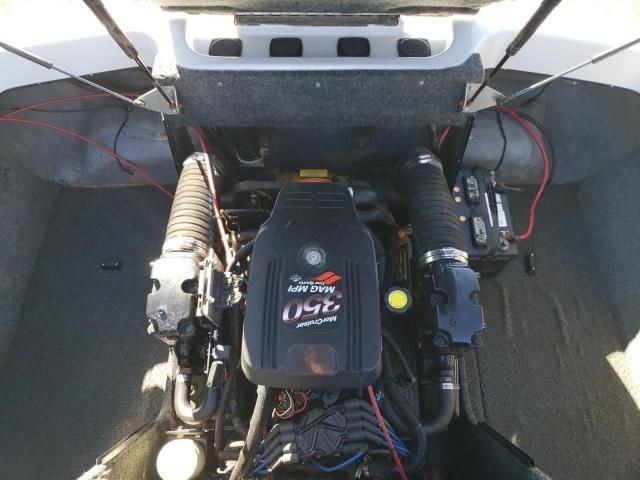 2004 Sanger Boat
