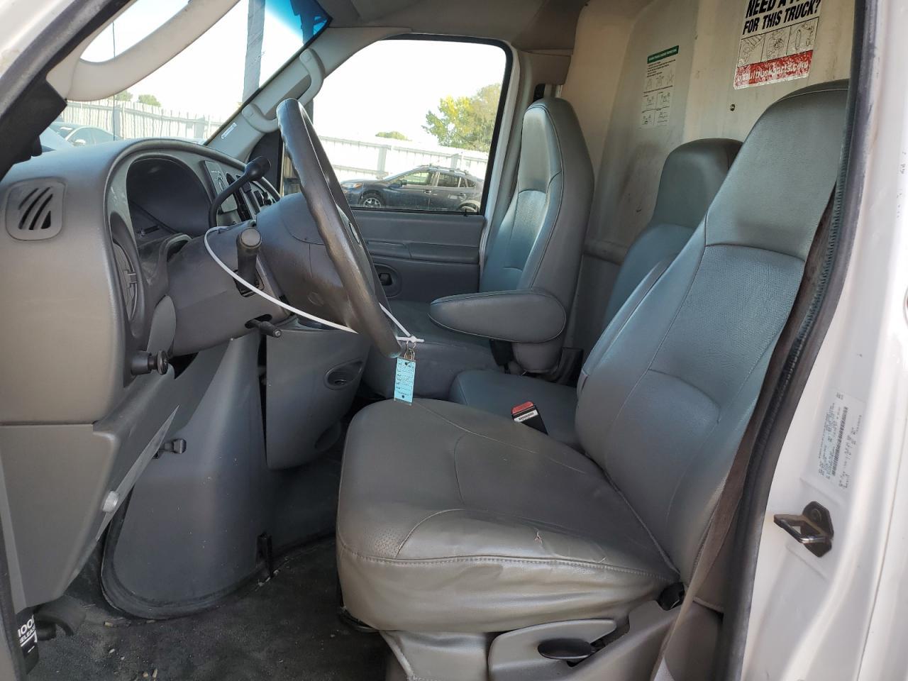 2007 Ford Econoline E450 Super Duty Cutaway Van