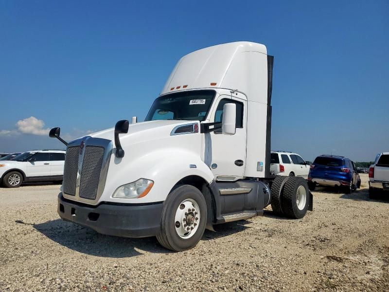 2016 Kenworth T680 Semi Truck