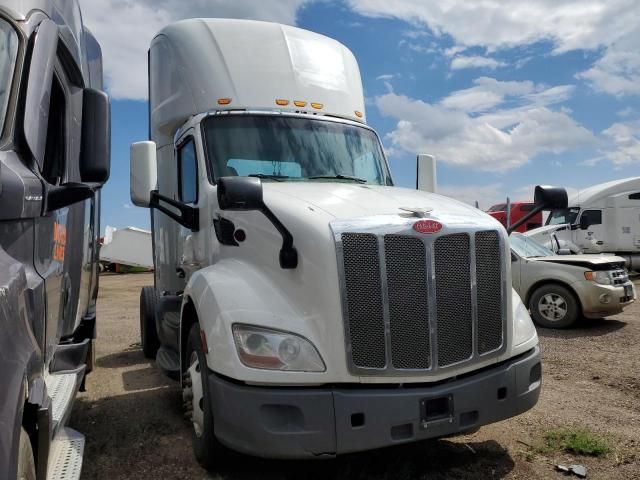 2015 Peterbilt 579 Semi Truck