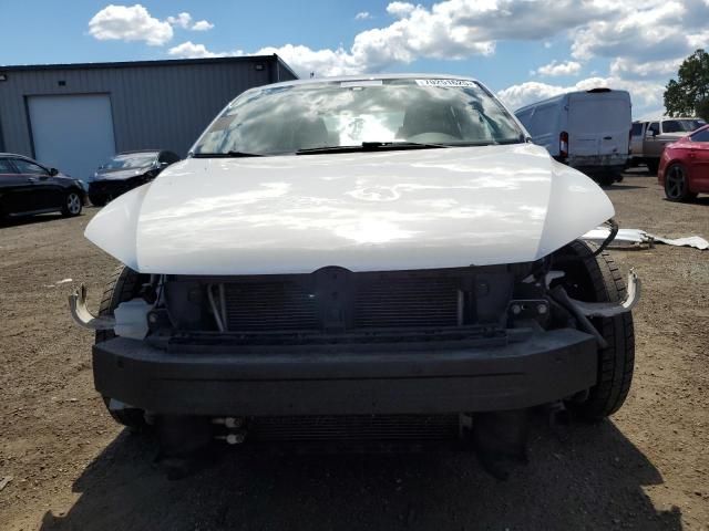 2014 Volkswagen Passat SE