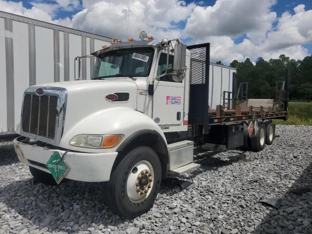 2015 Peterbilt 348 Flatbed Truck