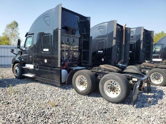 2018 Freightliner Cascadia 126 Semi Truck