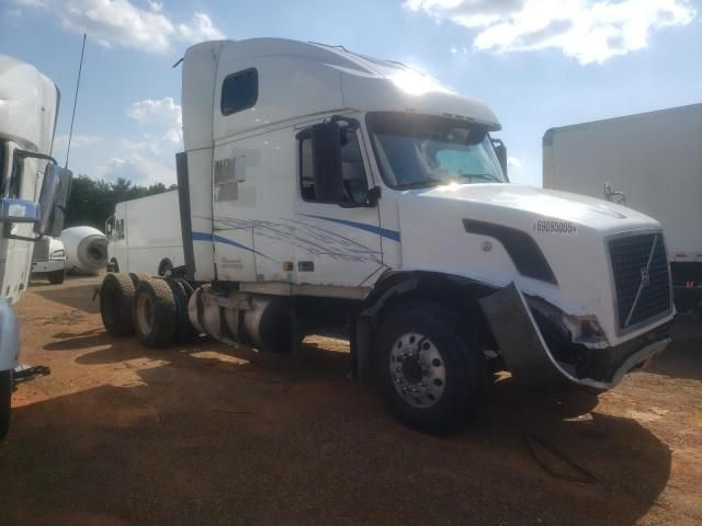 2006 Volvo VNL Semi Truck