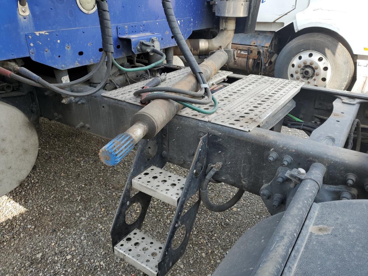 2007 Freightliner Convention-Trucks