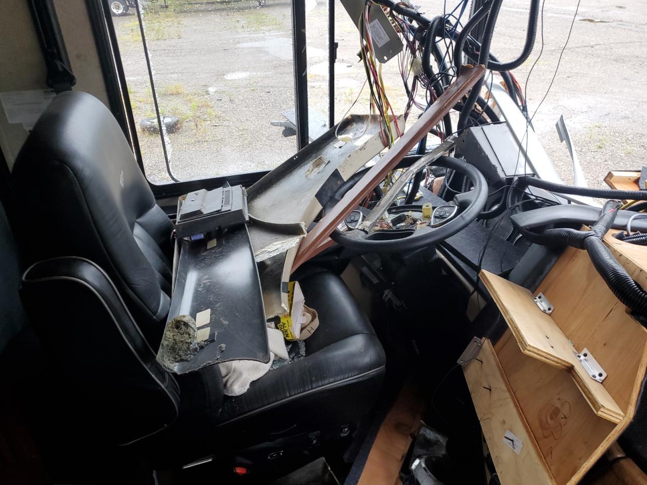 2014 Freightliner Chassis XC