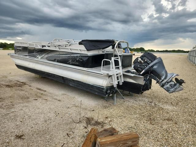 2022 Avalon Boat