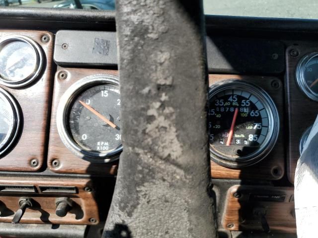 1999 Freightliner FLD Conventional Semi Truck