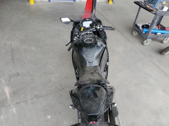 2025 Kawasaki ZX1002 M