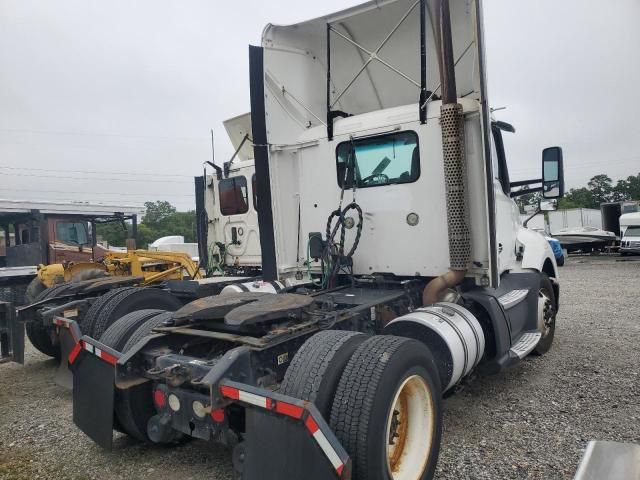 2016 Kenworth T680 Semi Truck