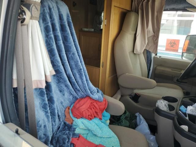 2014 Ford Econoline E450 Super Duty Cutaway Van