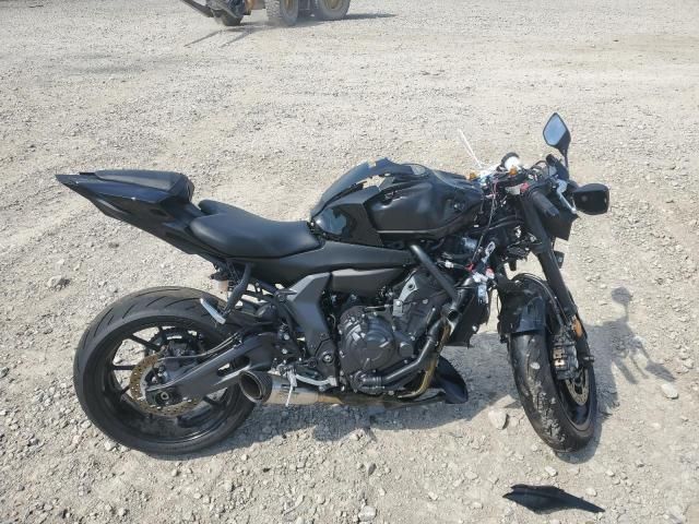2025 Yamaha YZFR7