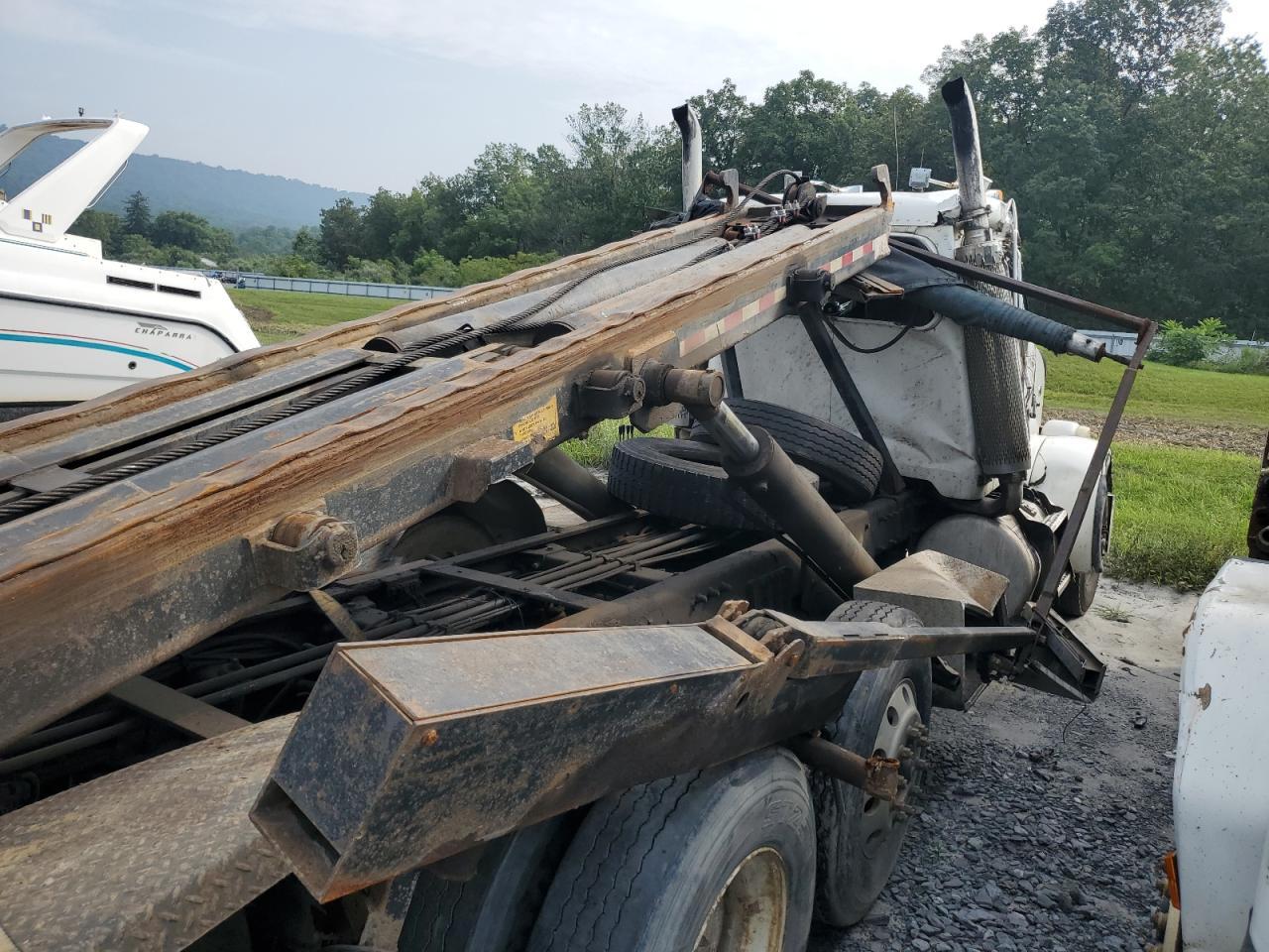 2006 Peterbilt Tractor 2006 Peterbilt 357 ROLL-OFF Container Truck