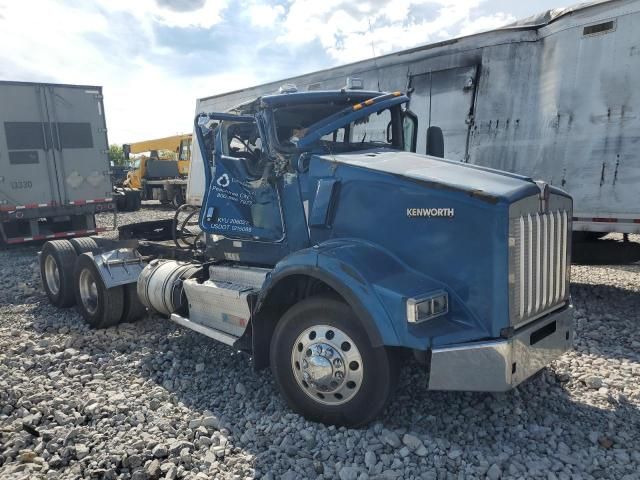 2012 Kenworth T800 Semi Truck