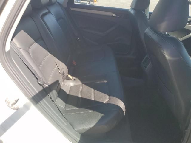 2015 Volkswagen Passat SE