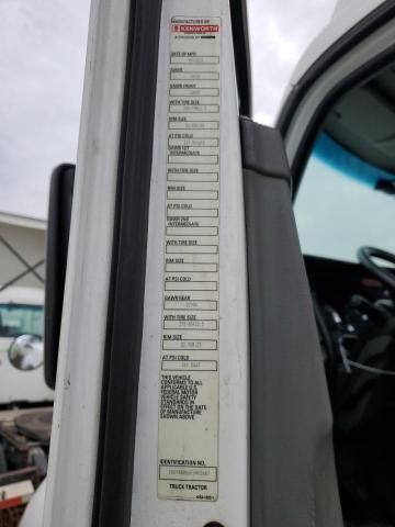 2014 Kenworth T680 Semi Truck
