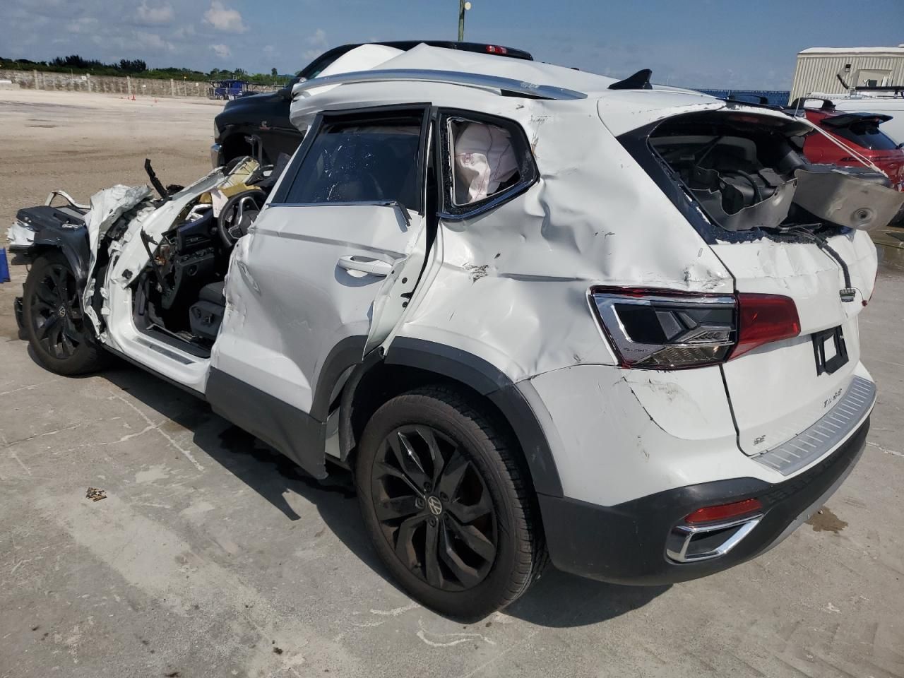 2024 Volkswagen Taos se