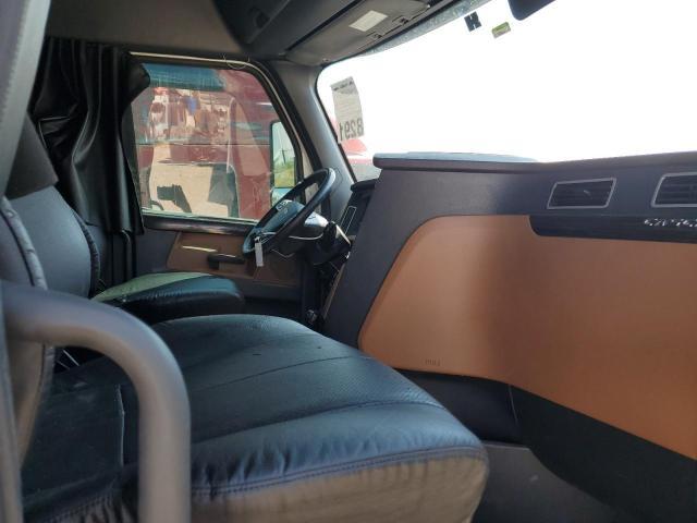 2020 Freigliner 2020 Freightliner Cascadia 126 Semi Truck