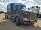 2014 Peterbilt 579 Semi Truck