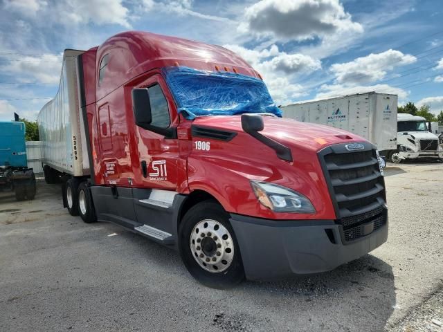 2019 Freightliner Cascadia 126 Semi Truck Van Trailer