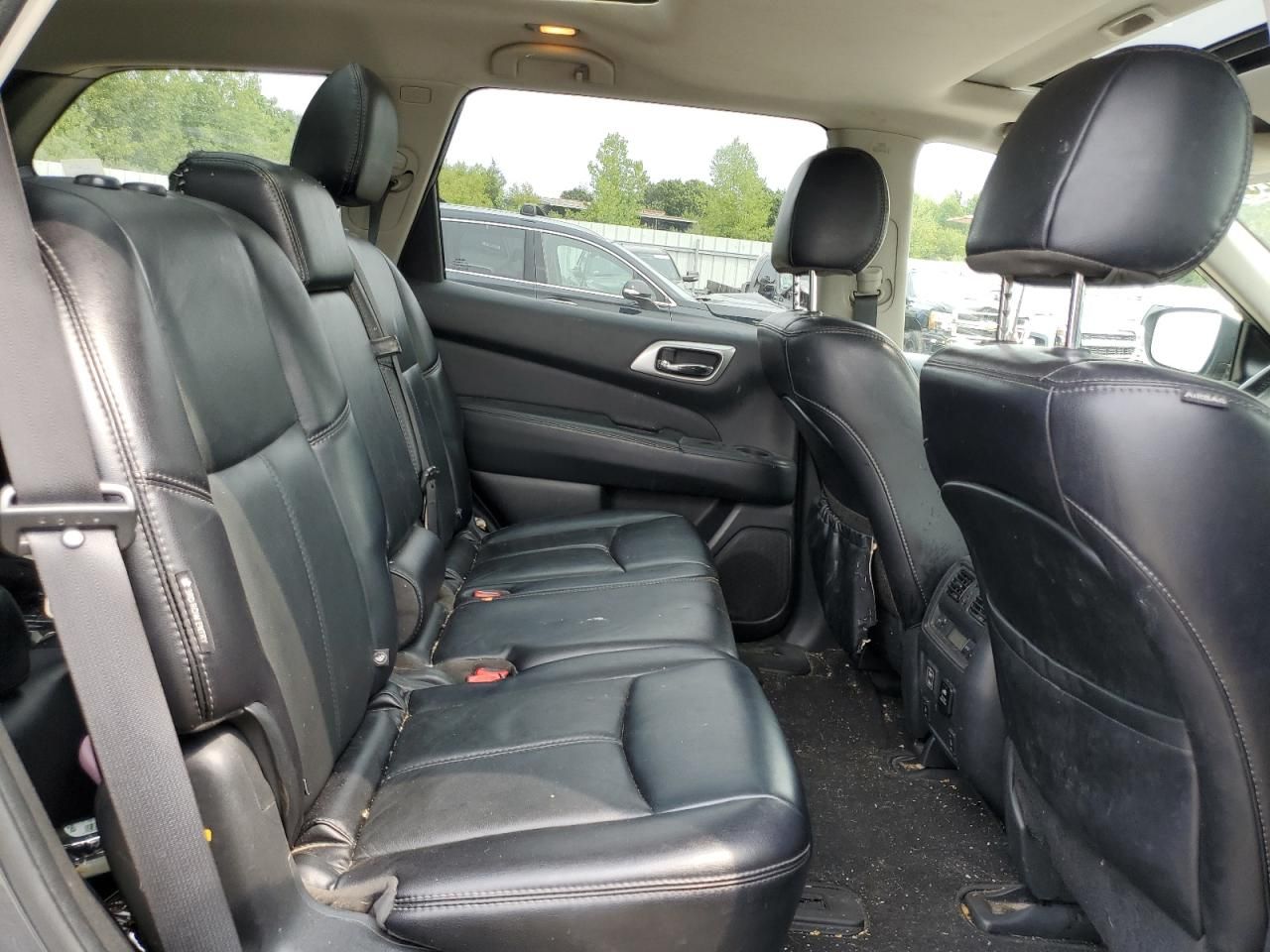 2018 Nissan Pathfinder s