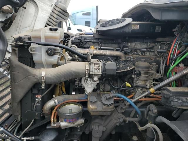 2014 Freightliner Cascadia Semi Truck