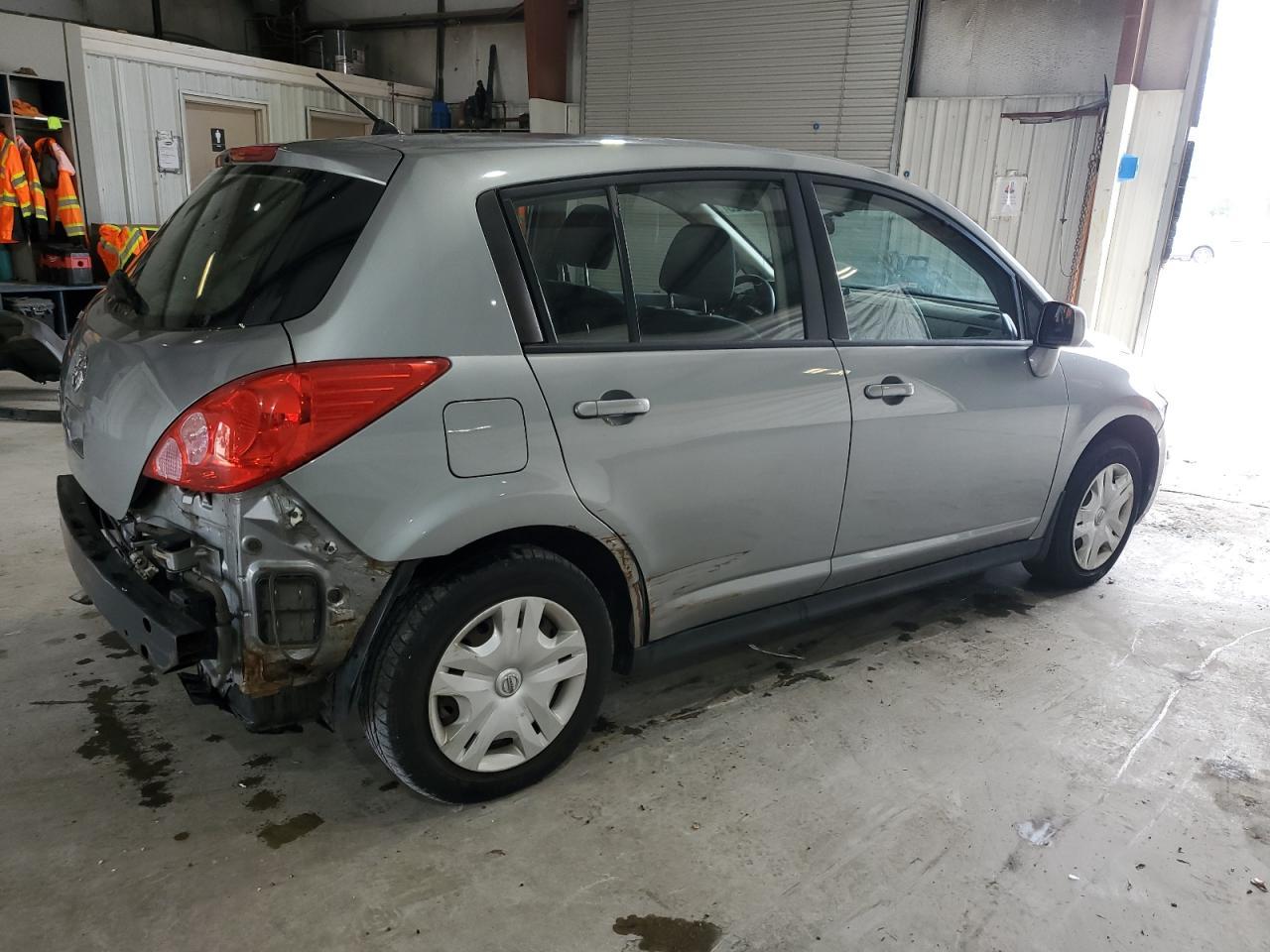 2010 Niss Versa s