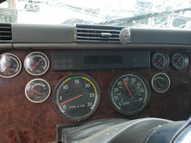 1999 Freightliner CC Conventional Semi Truck