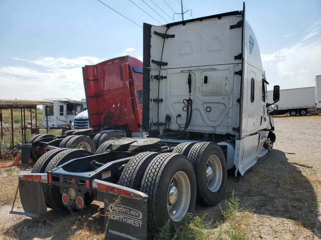 2020 Freigliner 2020 Freightliner Cascadia 126 Semi Truck