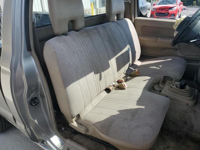 2000 Nissan Frontier xe