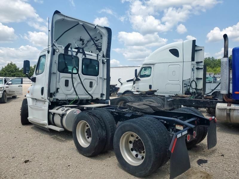 2017 Freightliner Cascadia 125 Semi Truck