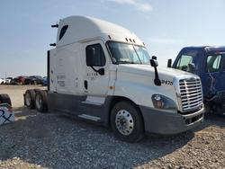 Salvage cars for sale from Copart Earlington, KY: 2015 Freigliner Cascadia 125
