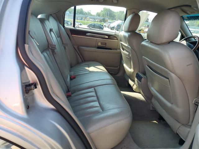 2003 Lincoln Town Car Signature