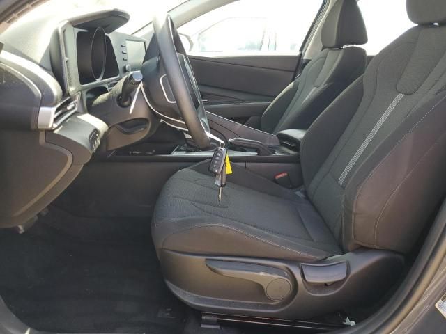 2023 Hyundai Elantra SE