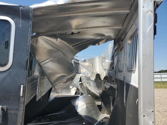 2004 Featherlite Mfg Inc 2004 Featherlite 8541 Livestock Trailer