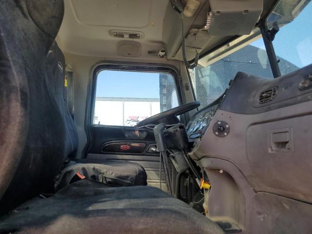 2017 Peterbilt 389 Semi Truck