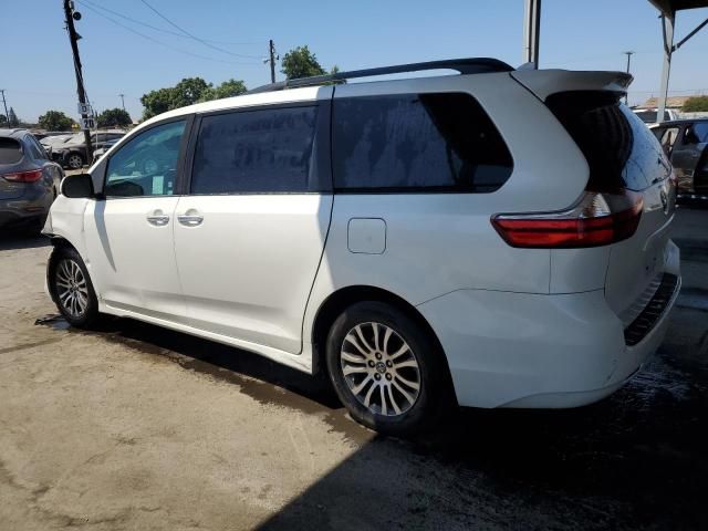 2018 Toyota Sienna XLE