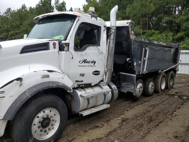 2020 Kenworth T880 Dump Truck