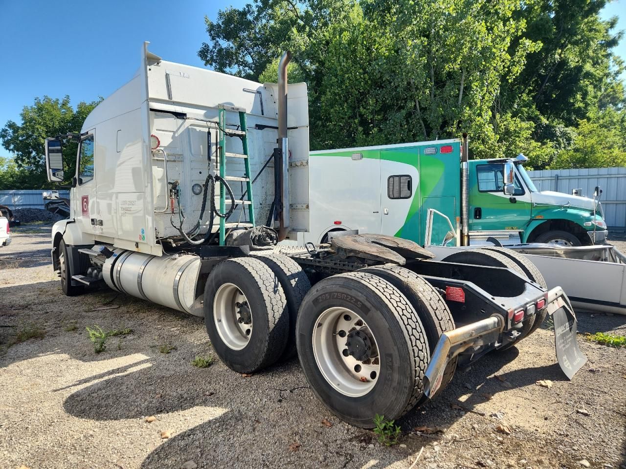 2018 Volvo VNL Semi Truck