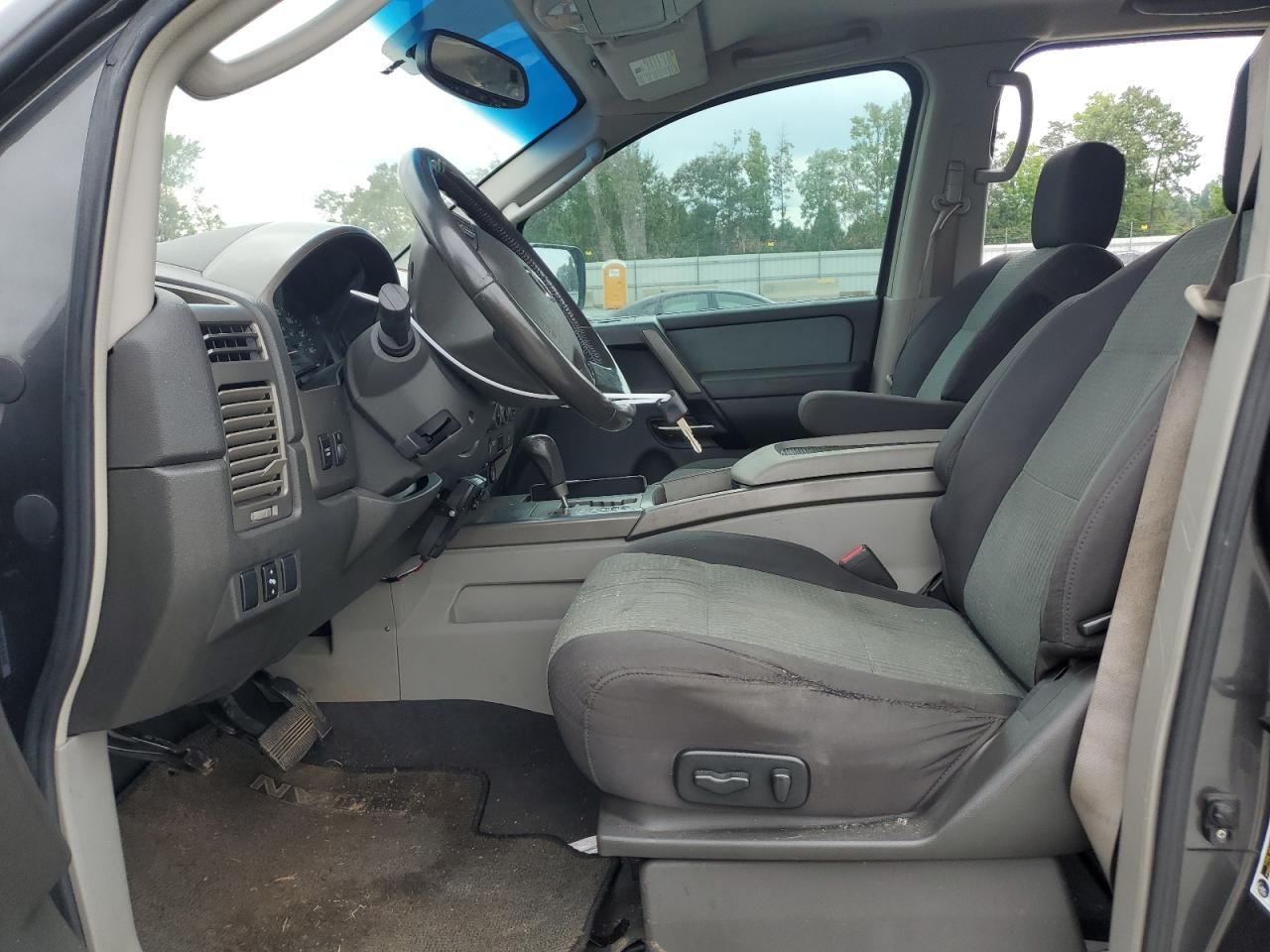 2004 Nissan Titan XE