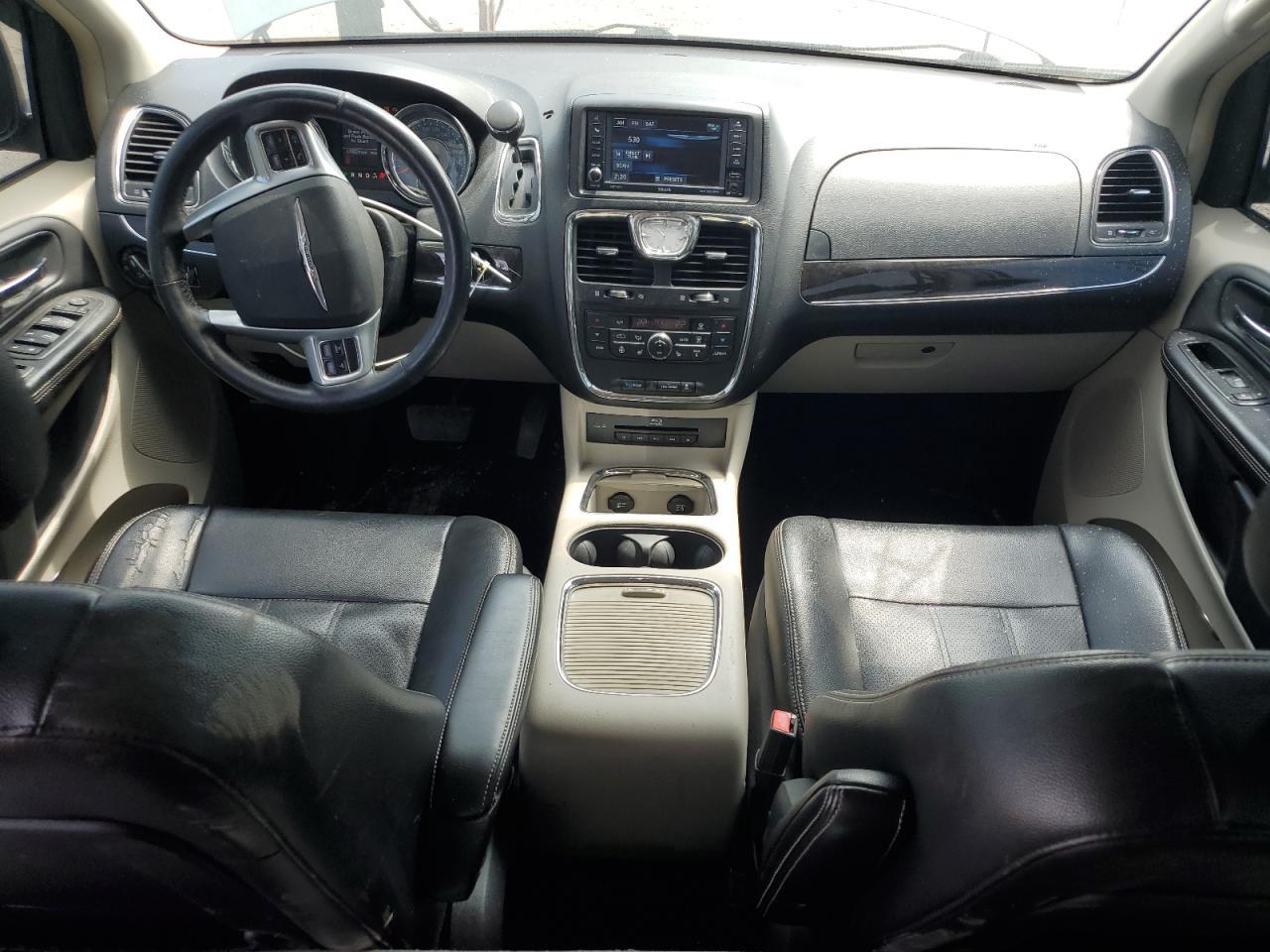 2014 Chrysler Town & Country Touring l