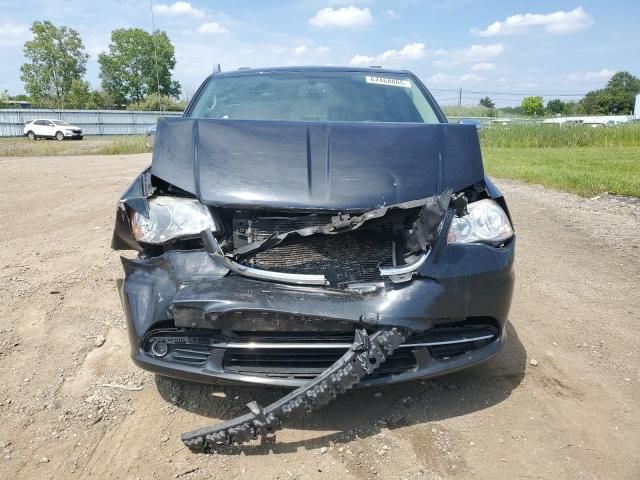 2014 Chrysler Town & Country Touring L